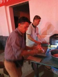 吃瓜群众看美国大戏图片,吃瓜群众视角下的政治风云